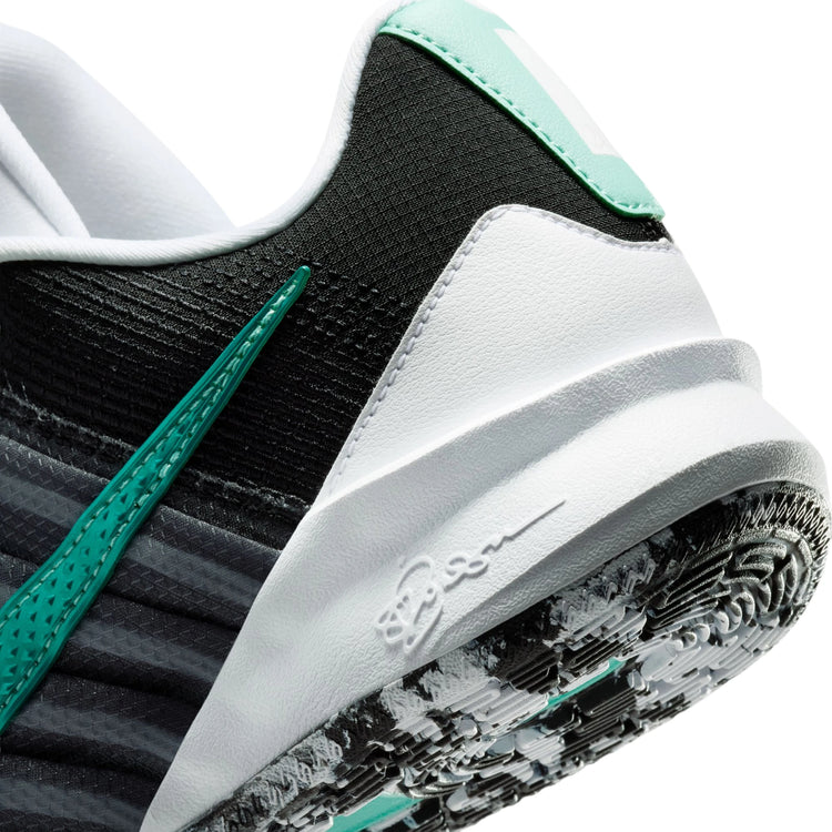 Scarpe da basket Nike Sabrina 3 Big Ellie in verde NY Liberty, con design sportivo e dettagli colorati.