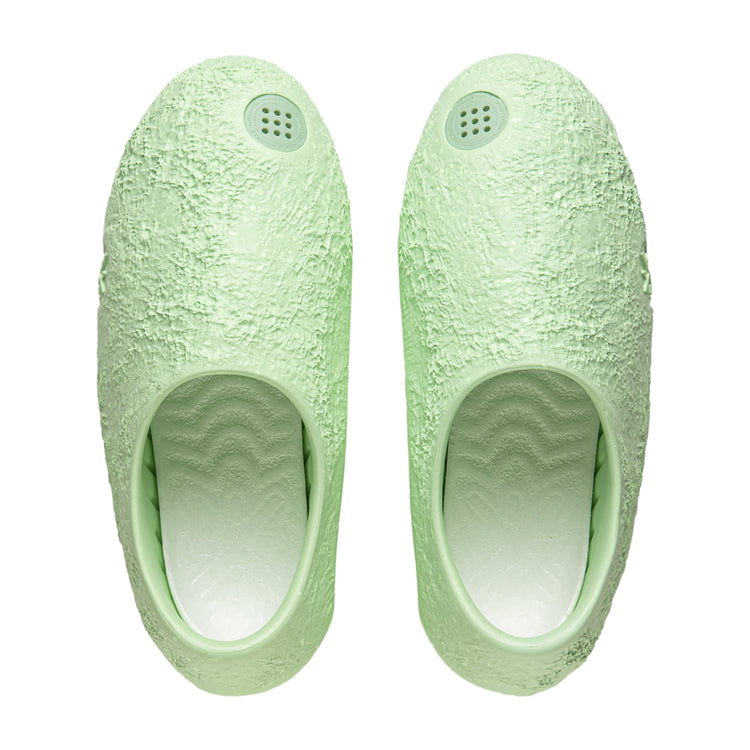 Scarpe da basket LI NING Wade Lunar Rock "Avocado" con design verde avocado e stile casual, visibili in primo piano.