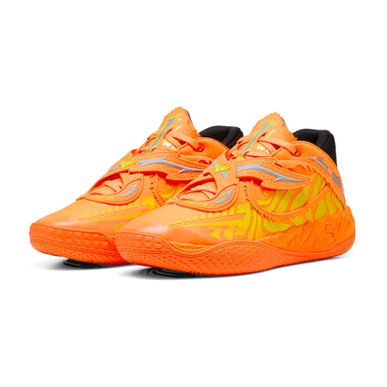 Scarpe da basket Puma MB.05 Fast & Furious per bambini, in arancione, giallo e nero, modello signature Lamelo Ball, stile sportivo.