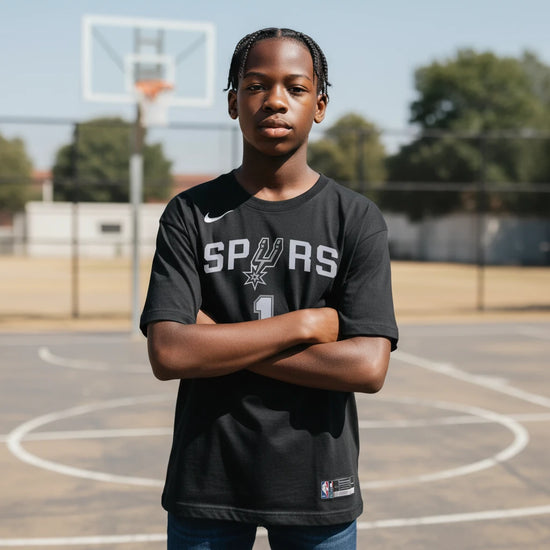 T-Shirt San Antonio Spurs Wemby indossata