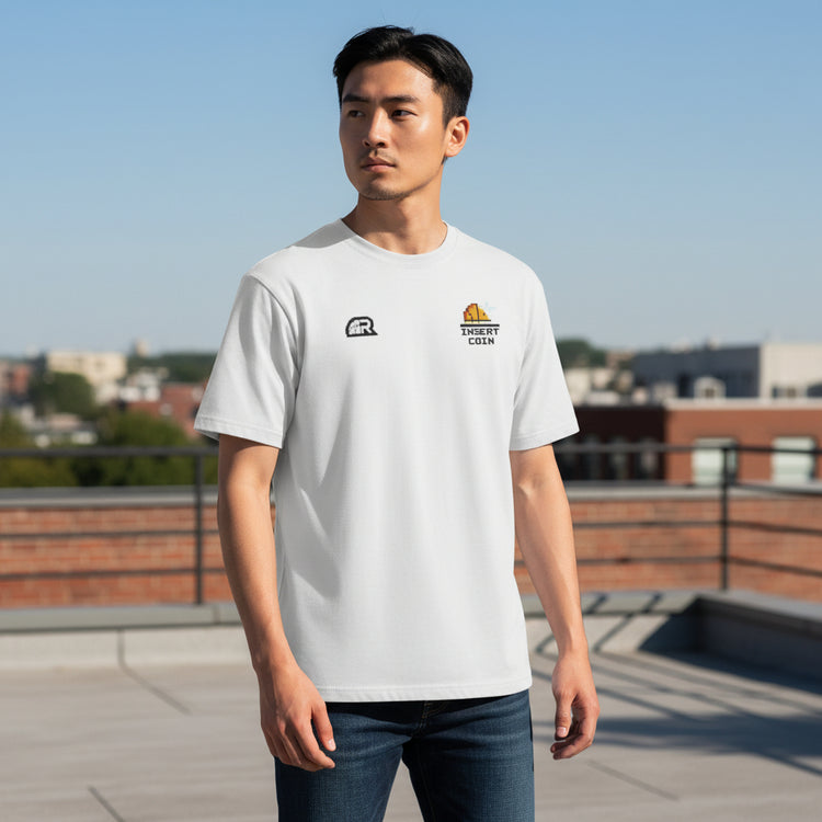 Maglietta T-Play The Game White di Rookie Basketball, vista frontale con stampa sportiva e logo sul petto.