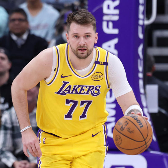 luka-doncic-lakers-trade-scarpe-basket-triple