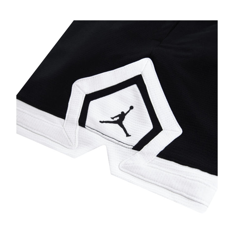 Shorts da ragazza Jordan Diamond in nero, stile sportivo con dettagli moderni e logo Jordan visibile sull&