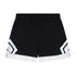 Shorts da ragazza Jordan Diamond Short in nero, con dettagli lucidi e logo Jordan, visibili sul modello.