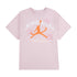 T-shirt da bambina Jordan Girls SS26 rosa con logo Jordan, manica corta e stile sportivo, per età 7-15 anni.