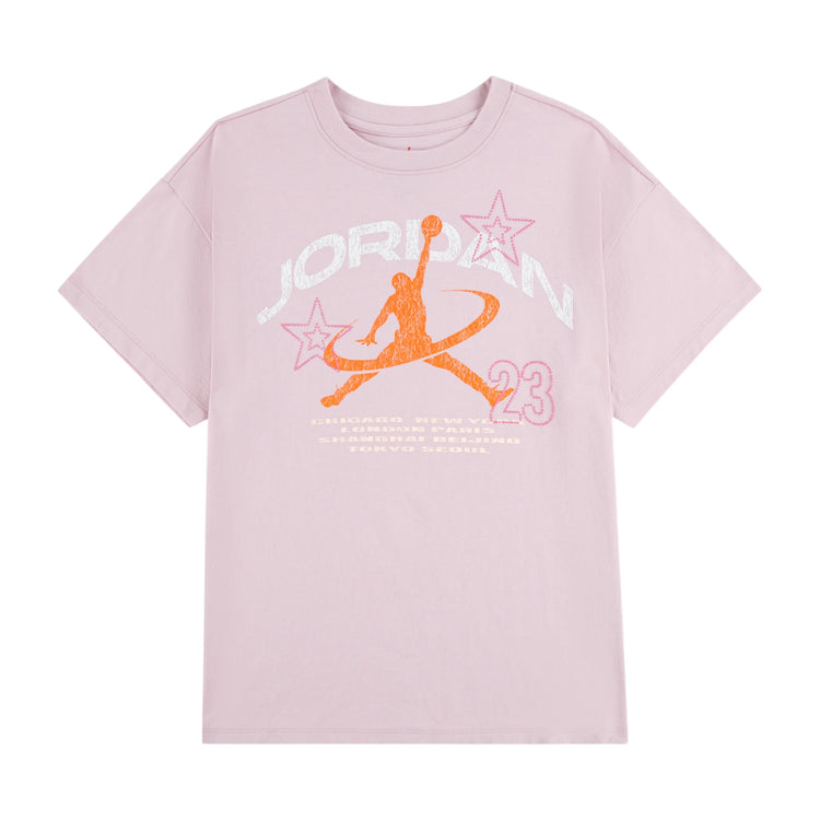 T-shirt da bambina Jordan Girls SS26 rosa con logo Jordan, manica corta e stile sportivo, per età 7-15 anni.