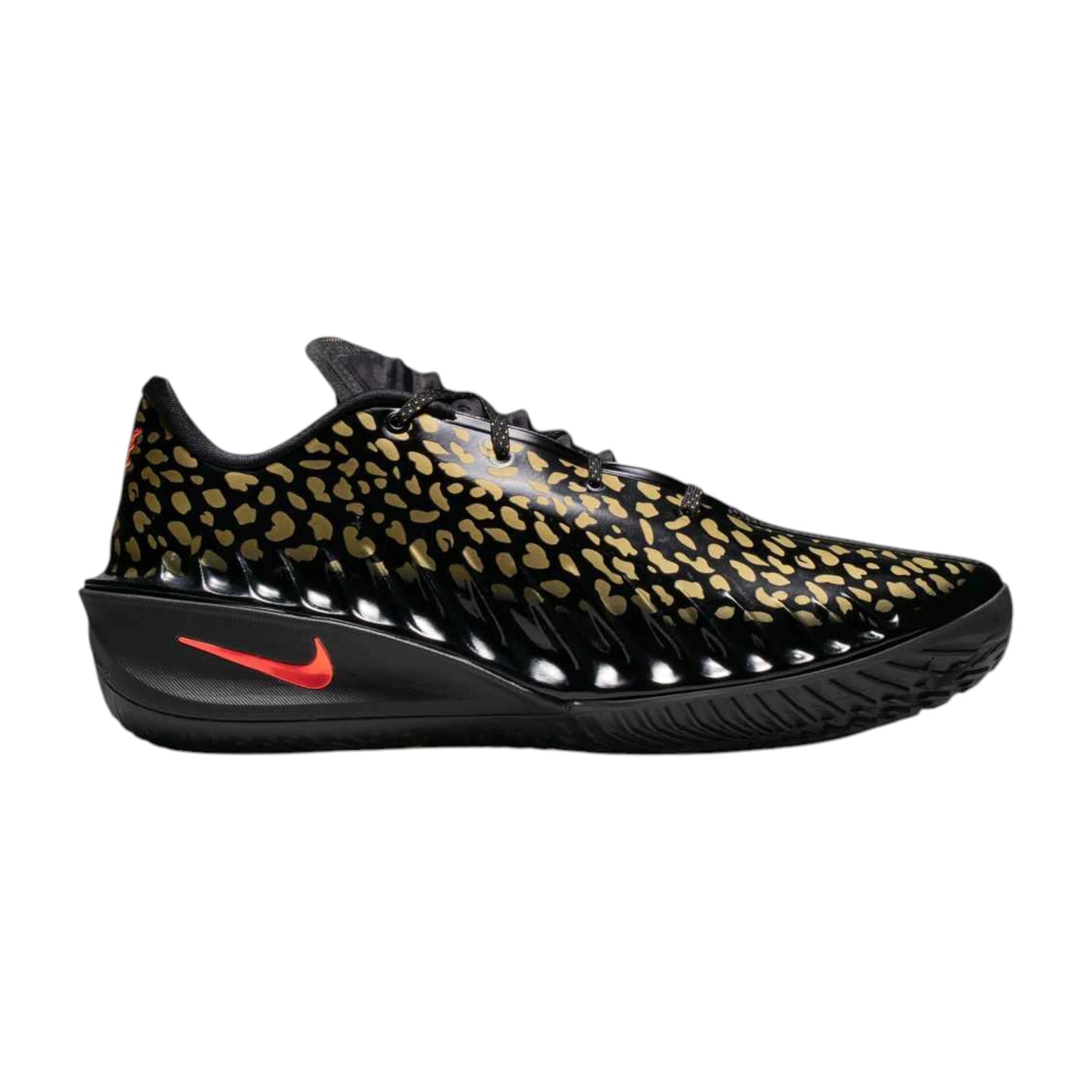 Scarpe da basket Nike GT Cut 4 "Gold Panther" Victor Wembanyama PE, design sportivo con dettagli dorati e suola robusta.