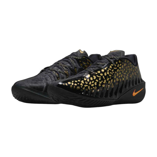 Scarpe da basket Nike GT Cut 4 "Gold Panther" di Victor Wembanyama, design elegante con dettagli dorati e suola in gomma.