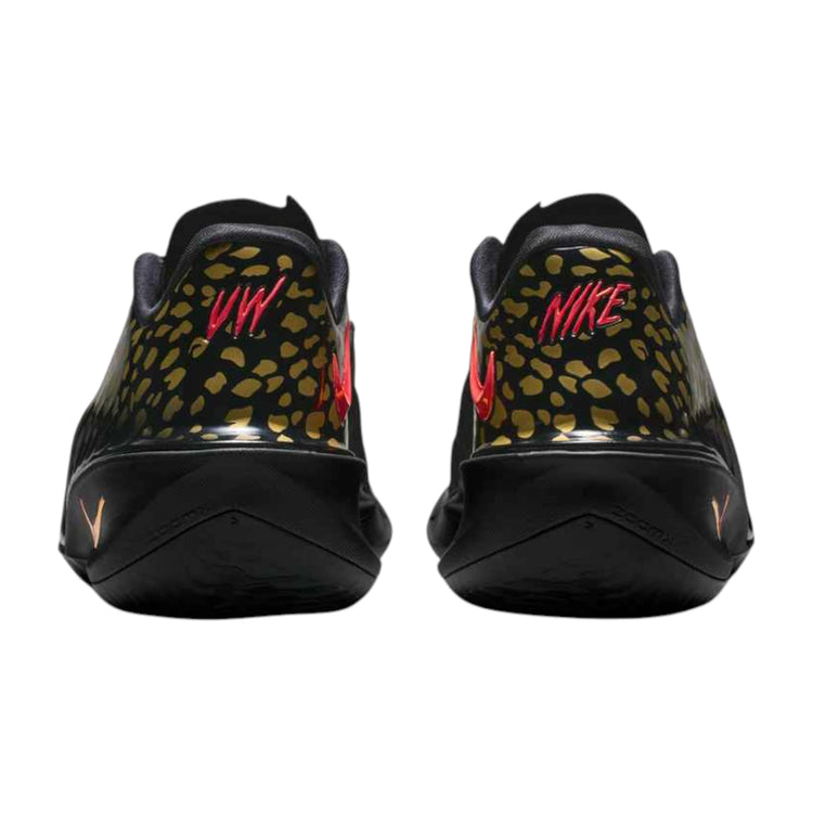 Scarpe da basket Nike GT Cut 4 "Gold Panther" Victor Wembanyama PE, con dettagli dorati e design sportivo.