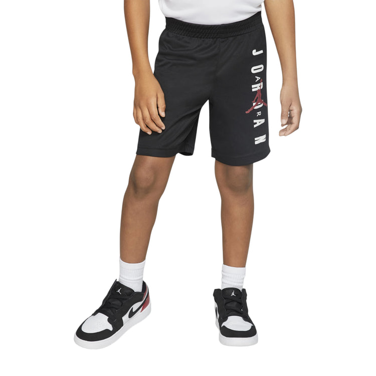 Pantaloncino Jordan 23 Bambino neri, shorts sportivi con logo Jordan, indossato da un bambino, vista frontale.