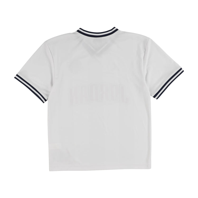 Maglietta Jordan Sport Jersey per bambini bianca, T-shirt sportiva con logo Jordan, maniche corte e design classico.