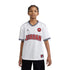 T-shirt Jordan Sport Jersey per bambini, bianca, con logo Jordan e design sportivo visibile nel primo piano.