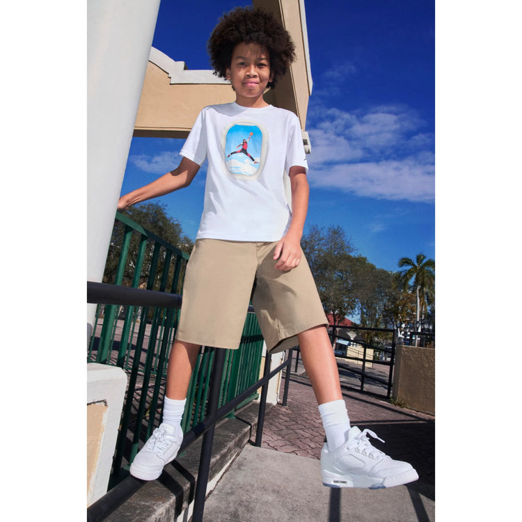 Pantaloncini Jordan Kids "We Outside" Skate in colore khaki, pantaloni corti sportivi per bambini con logo Jordan, vista frontale