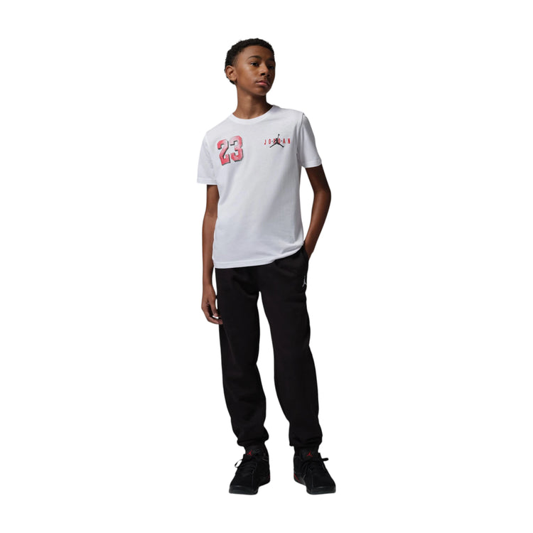T-shirt Jordan Brooklyn Varsity per bambini, maglietta sportiva con logo Jordan e dettagli in stile varsity.