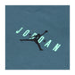 Maglietta Jordan Brooklyn Varsity Tee per bambini, t-shirt colorata con logo Jordan, tessuto morbido e comodo.