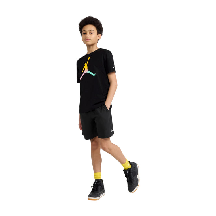 Maglietta Jordan Kids Tie-Dye Nera, t-shirt bambino Jumpman in stile tie-dye con logo Jordan sul davanti, tessuto comodo e colorato.