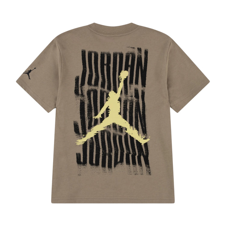 Maglietta Jordan Kids Distressed JDB, T-Shirt bambino color khaki con dettagli usurati e logo Jordan sul davanti.