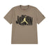 Maglietta Jordan Kids Distressed JDB, T-shirt bambino color khaki con dettagli consumati e logo Jordan, vista frontale.