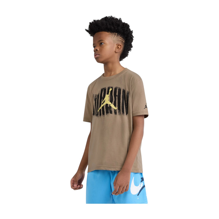 Maglietta Jordan Kids Distressed JDB, T-shirt bambino color khaki con logo Jordan e dettagli usurati, in cotone comodo.