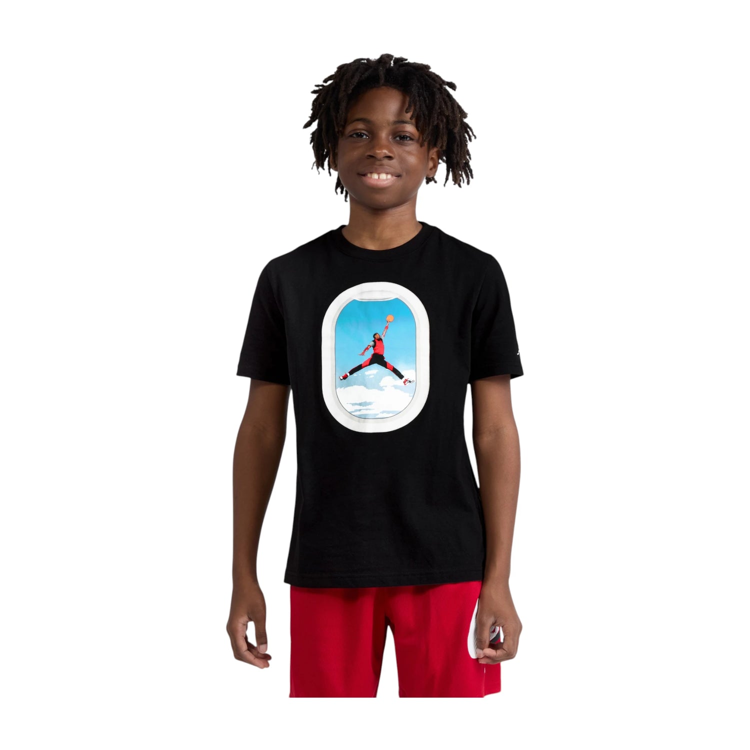 Maglietta Jordan Kids Plane Window Nera, T-shirt bambino con stampa di un aereo e finestra, in cotone morbido e comodo.