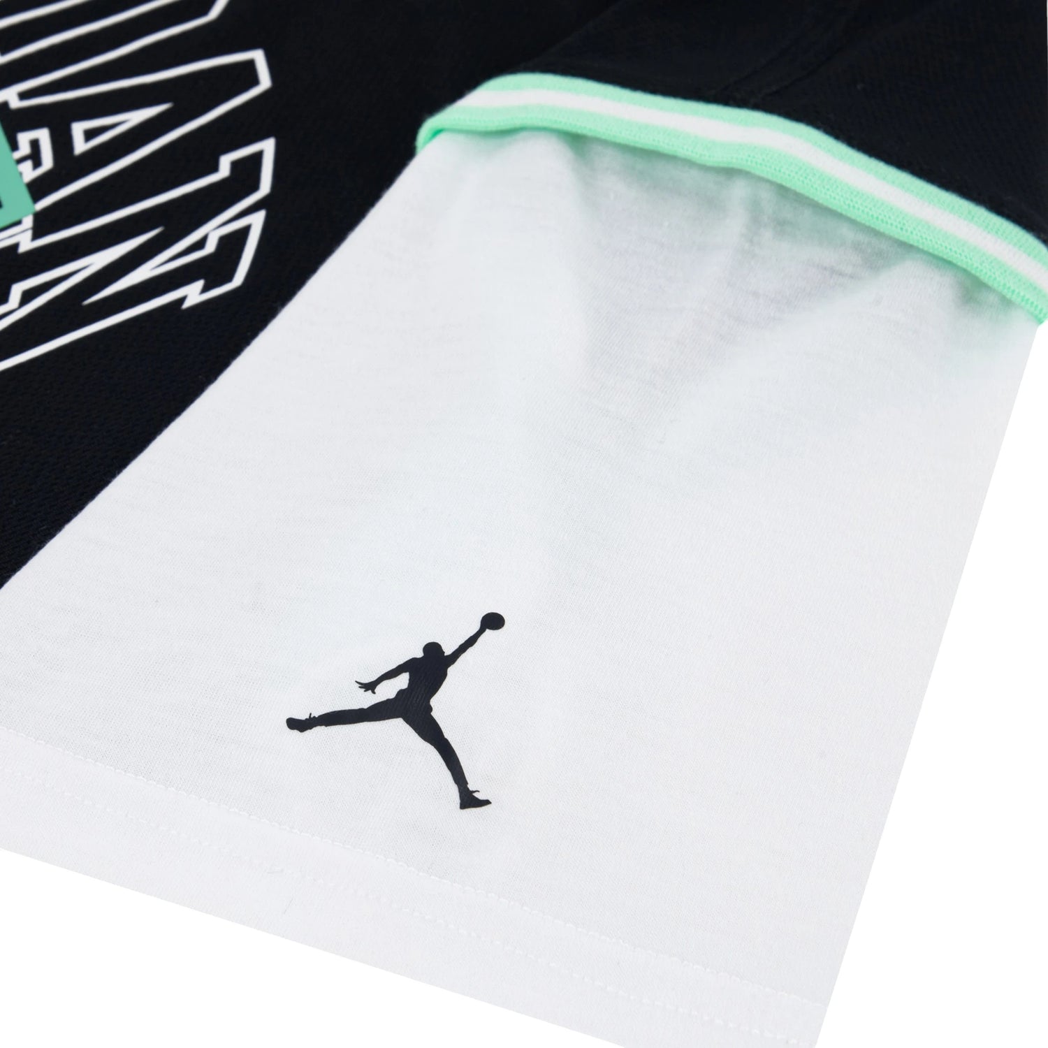Maglietta bambino Air Jordan Dynasty T-Shirt, logo e design colorati, tessuto morbido e comodo, stile sportivo e casual.