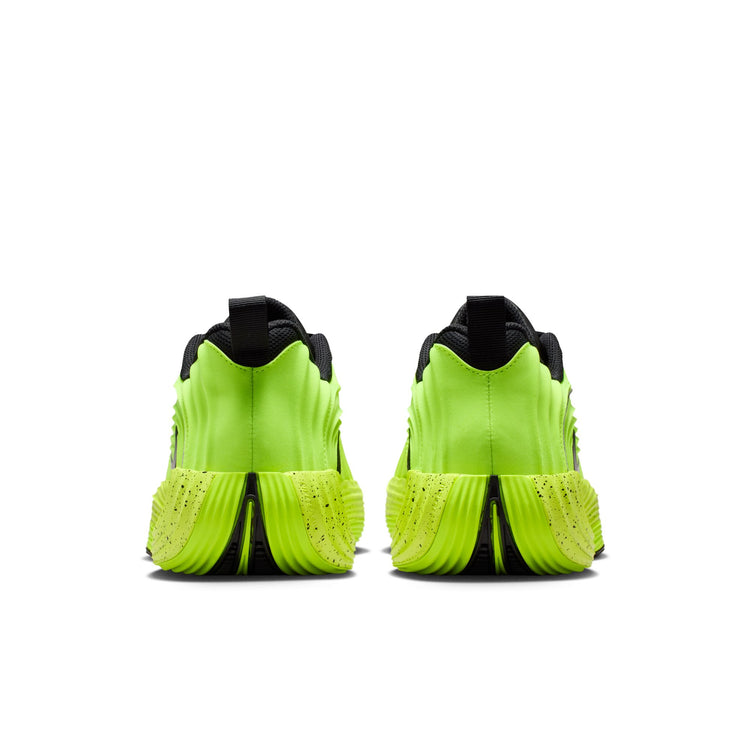 Scarpe da basket Nike Giannis Immortality 5 in colore Barely Volt, nero e Volt, su suola in gomma, vista frontale.