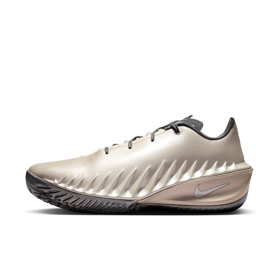 Scarpe da basket Nike G.T. Cut 4 "Rob Dillingham" con design sportivo e dettagli moderni, visibili nella immagine.