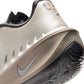Scarpe da basket Nike G.T. Cut 4 "Rob Dillingham" in nero con dettagli bianchi e suola robusta, visibili in primo piano.