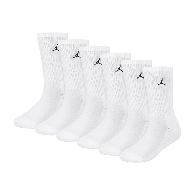 Calze da basket Jordan Essential 6 pack per bambini, calze sportive con logo Jordan, colore bianco e nero, visibili in primo piano.