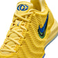 Nike Caitlin Clark 1 Warning Code – dettaglio Swoosh multicolor verde metallico tallone