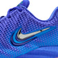 Nike Caitlin Clark 1 – dettaglio linguetta logo CC numero 22 firma lato