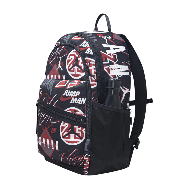 Zaino Jordan Air Patrol AOP nero multicolore, 29 litri, con design moderno e scomparti spaziosi, adatto per sport e uso quotidiano.