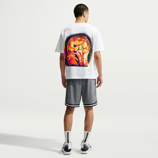 T-shirt Nike basket bianca uomo – vista posteriore fit leggermente cascante