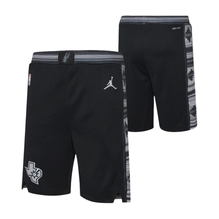 Pantaloncini NBA Kids Spurs Outerstuff con stampa di Wemby Wembanyama, dettagli in blu e bianco, ideali per giovani tifosi.