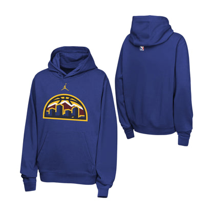 Felpa Jordan NBA Kids Denver Nuggets blu NBUM NUG – vista frontale logo skyline montagne Jumpman