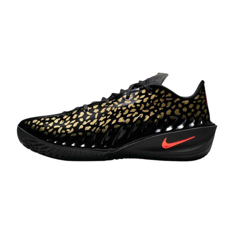 Scarpe da basket Nike GT Cut 4 "Gold Panther" di Victor Wembanyama, dettaglio delle scarpe sportive gialle e nere
