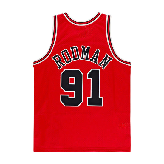 Canotta Mitchell &Ness NBA 1997 Dennis Rodman Bulls in rosso con dettagli blu, logo e numero sul fronte.