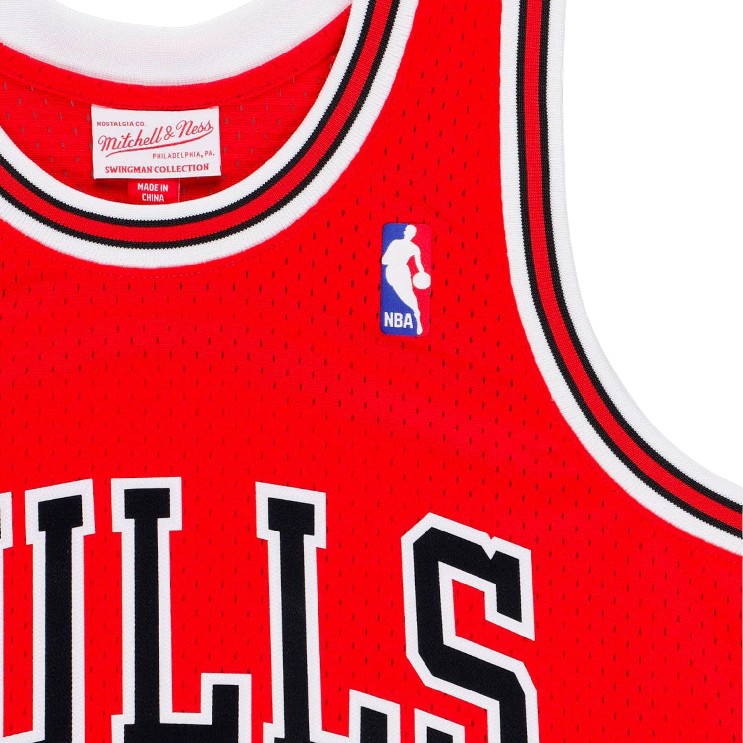 Canotta Mitchell & Ness NBA Dennis Rodman 1997 Bulls, canotta rossa con logo e dettagli sportivi visibili.