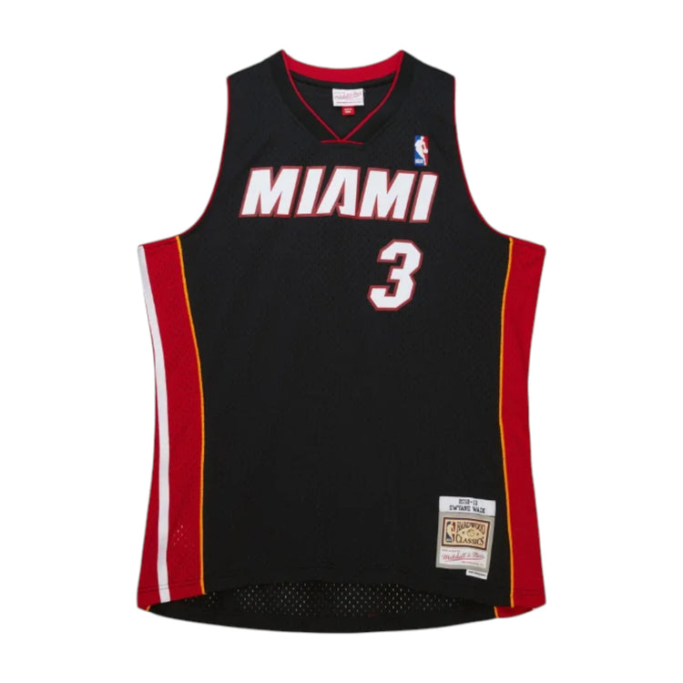 Canotta Mitchell & Ness NBA 2012 Dwyane Wade Heat nera, maglia sportiva con logo e dettagli in stile basket.
