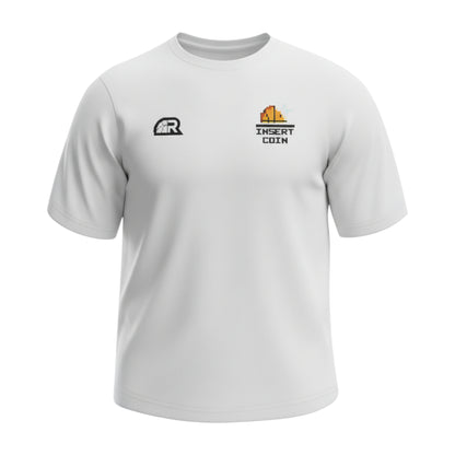 Maglietta bianca Rookie Basketball "Play the Game" su manichino ghost, dettaglio del design e del logo frontale.