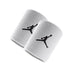 Fascia da polso Jordan Jumpman bianca di marca OPTION, realizzata in tessuto Dri-FIT per il basket.