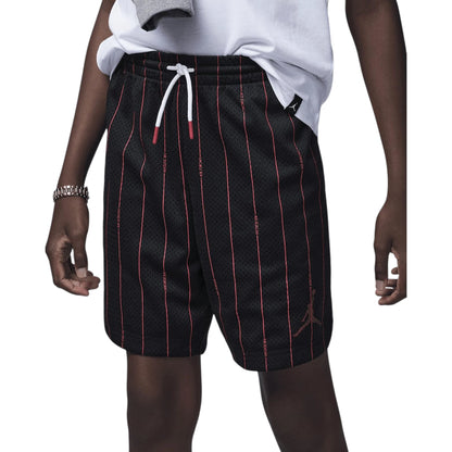 Pantaloncini Jordan Kids MJ Essentials Stripe neri 95B462-023 – vista frontale banda laterale Dri-FIT vita elastica - indossato