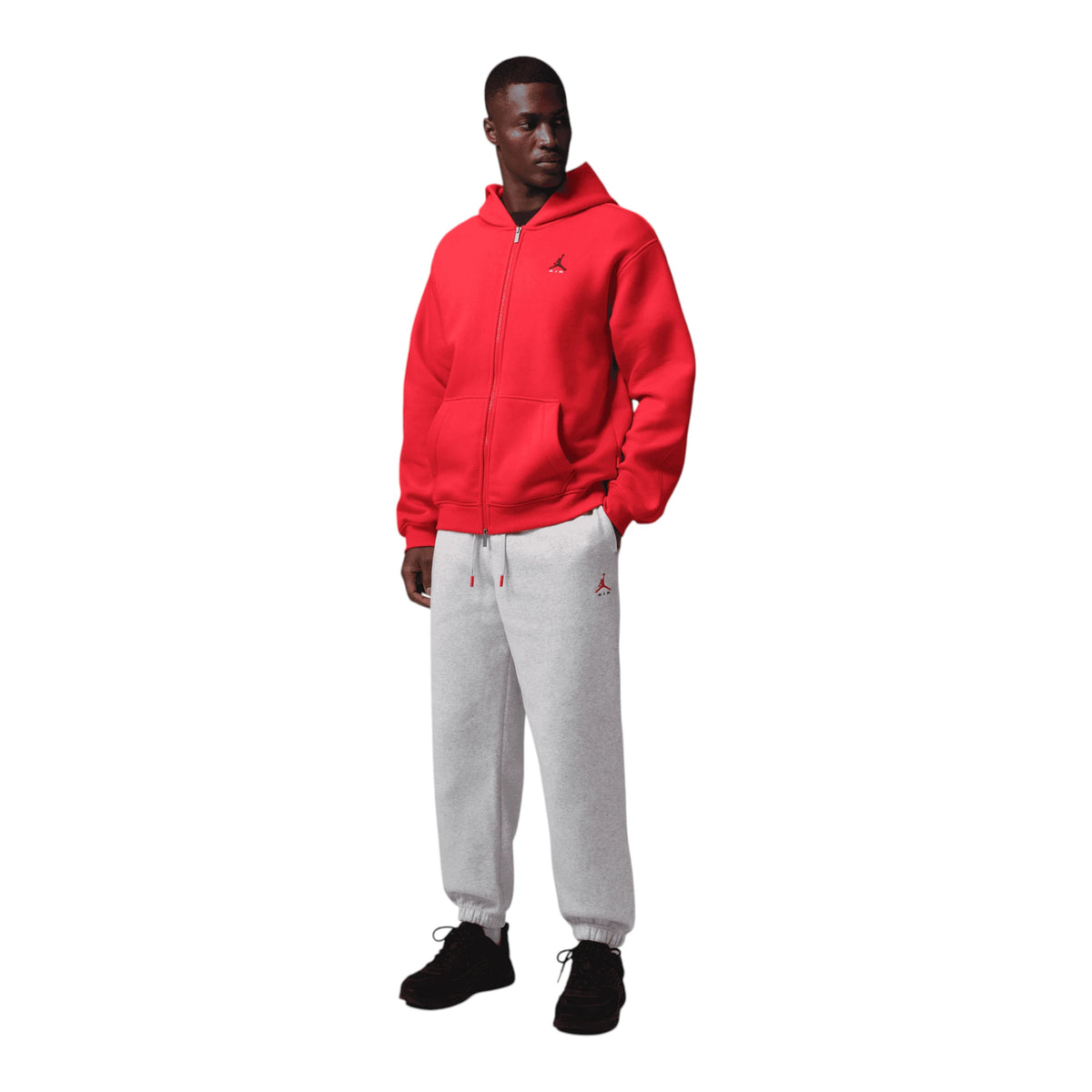 Pantaloni Jordan Brooklyn Fleece Cuffed grigio melange indossati