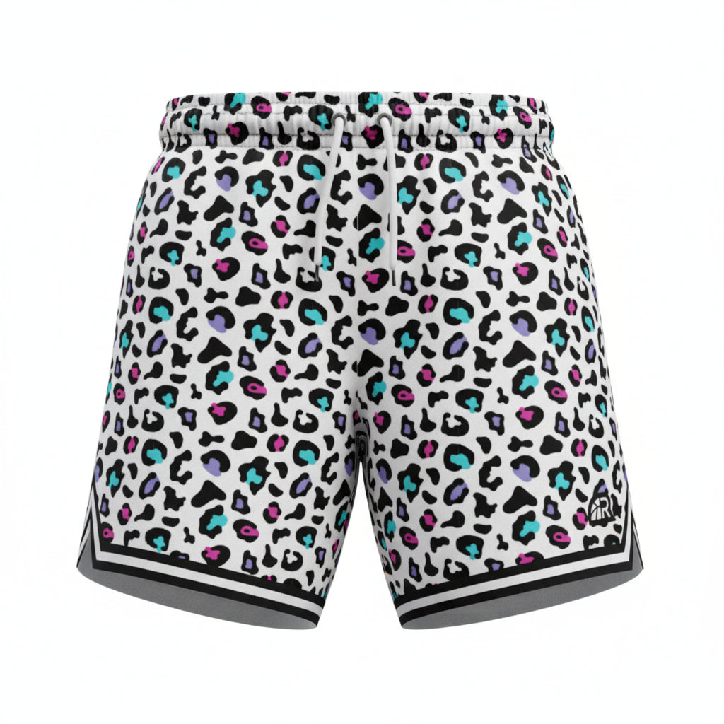 Pantaloncini da basket leopardati bianchi per uomo, shorts sportivi leggeri del marchio Rookie Basketball, dettaglio animale.