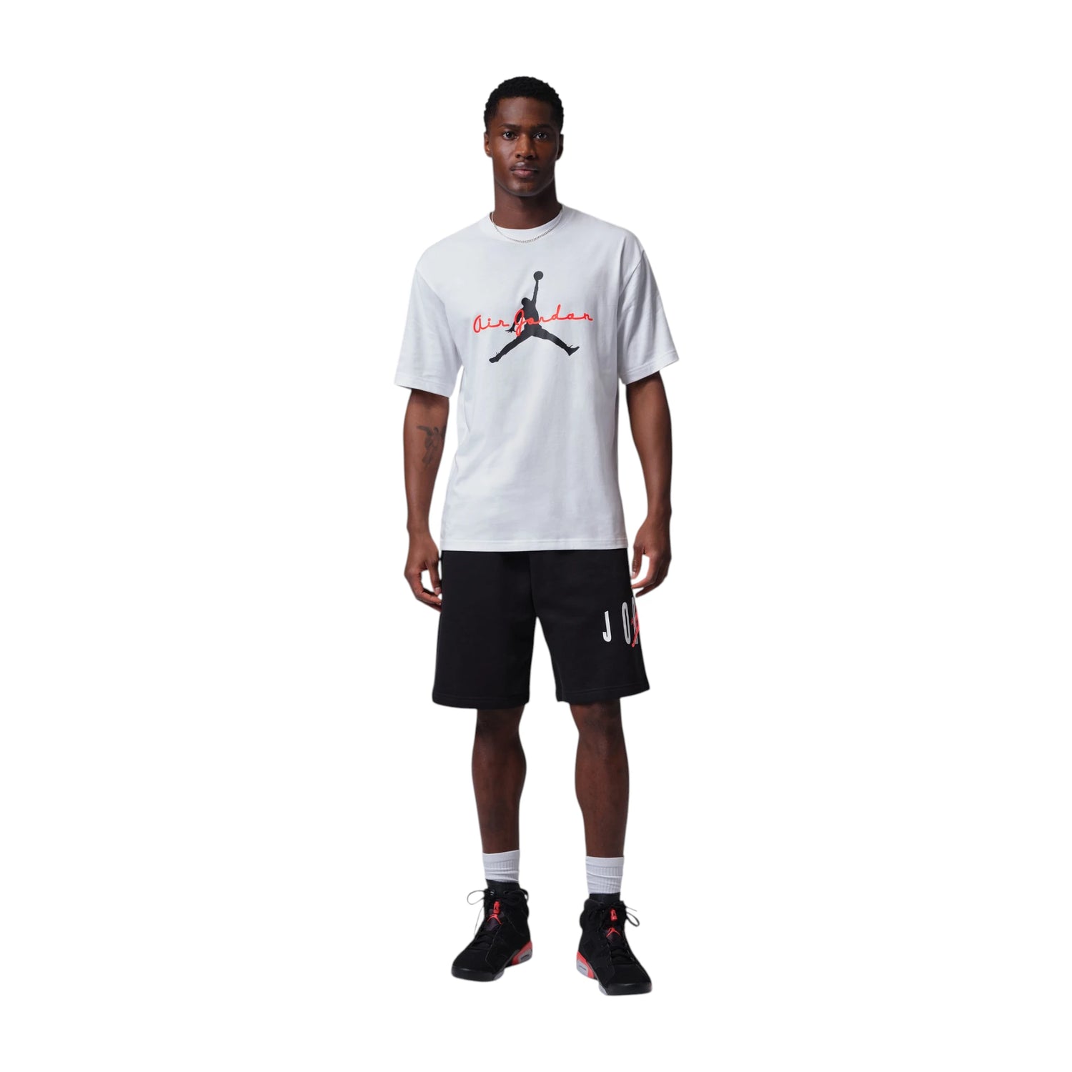 T-shirt Nike Air Jordan Brooklyn Uomo, bianco con dettagli neri e rossi, logo Jumpman sul fronte.