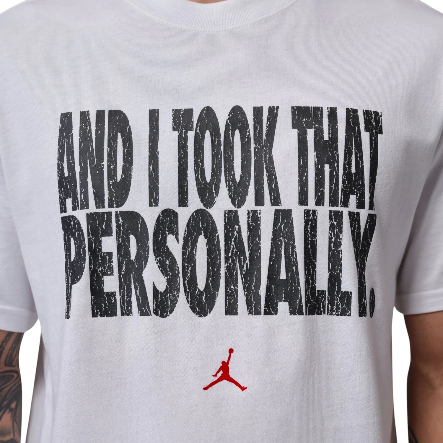 maglietta Nike Air Jordan Brooklyn Tee and i took that personally bianco nero rosso adulto uomo abbigliamento IF0870-100