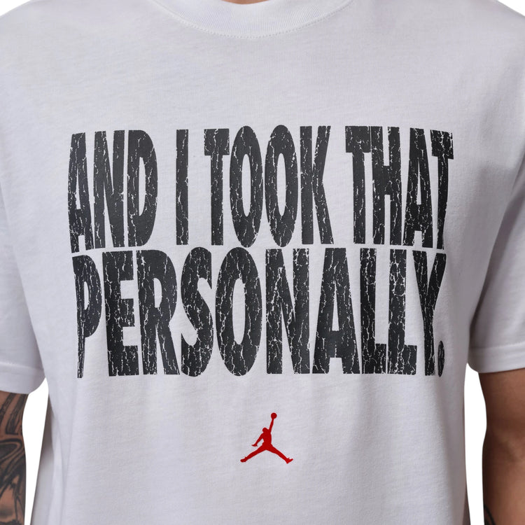 maglietta Nike Air Jordan Brooklyn Tee and i took that personally bianco nero rosso adulto uomo abbigliamento IF0870-100