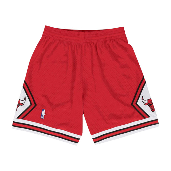 Pantaloncini NBA Bulls 97-98 in rosso Mitchell & Ness, shorts sportivi con logo Bulls e design ispirato alla stagione 1997-98.
