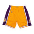 Pantaloncini NBA Lakers 2009 Mitchell & Ness Swingman in oro e viola, dettagli sportivi e logo Lakers visibili.
