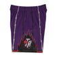 Pantaloncini NBA Raptors 98-99 Mitchell & Ness in colore viola con logo Raptors, stile sportivo e dettagli in stile vintage.